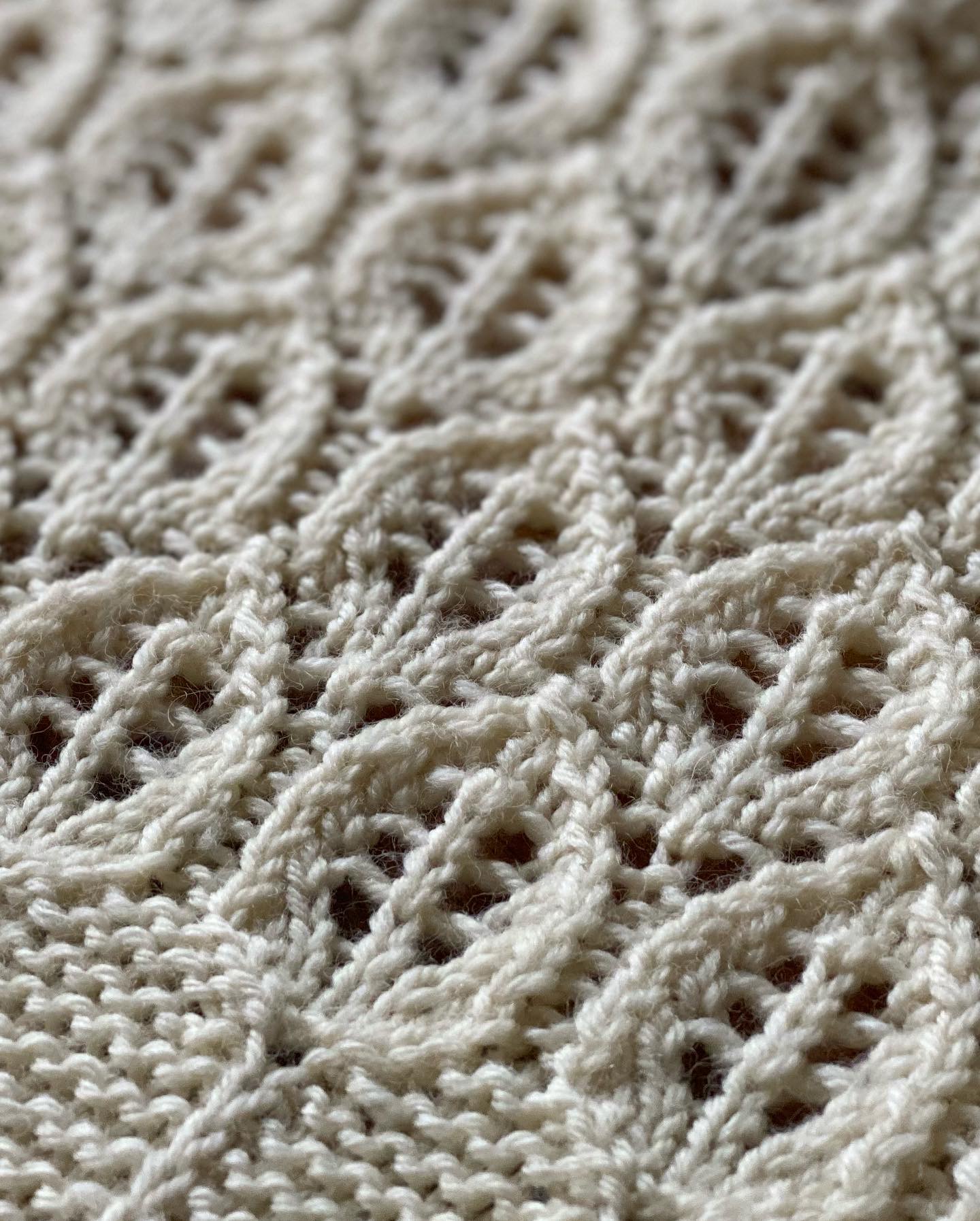 white agram shwal with Lace pattern