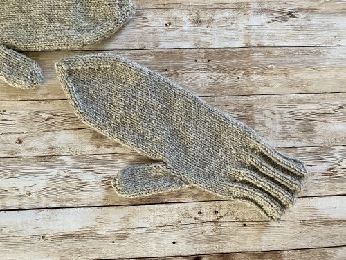 Hand-knitted mittens 'Elina' in grey, a thoughtful handmade gift