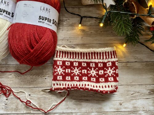 Hand-knit red and white Christmas socks with Lang Yarns Super SoxxF