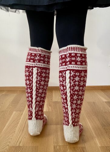 Hand-knit red and white Christmas socks with Lang Yarns Super Soxx
