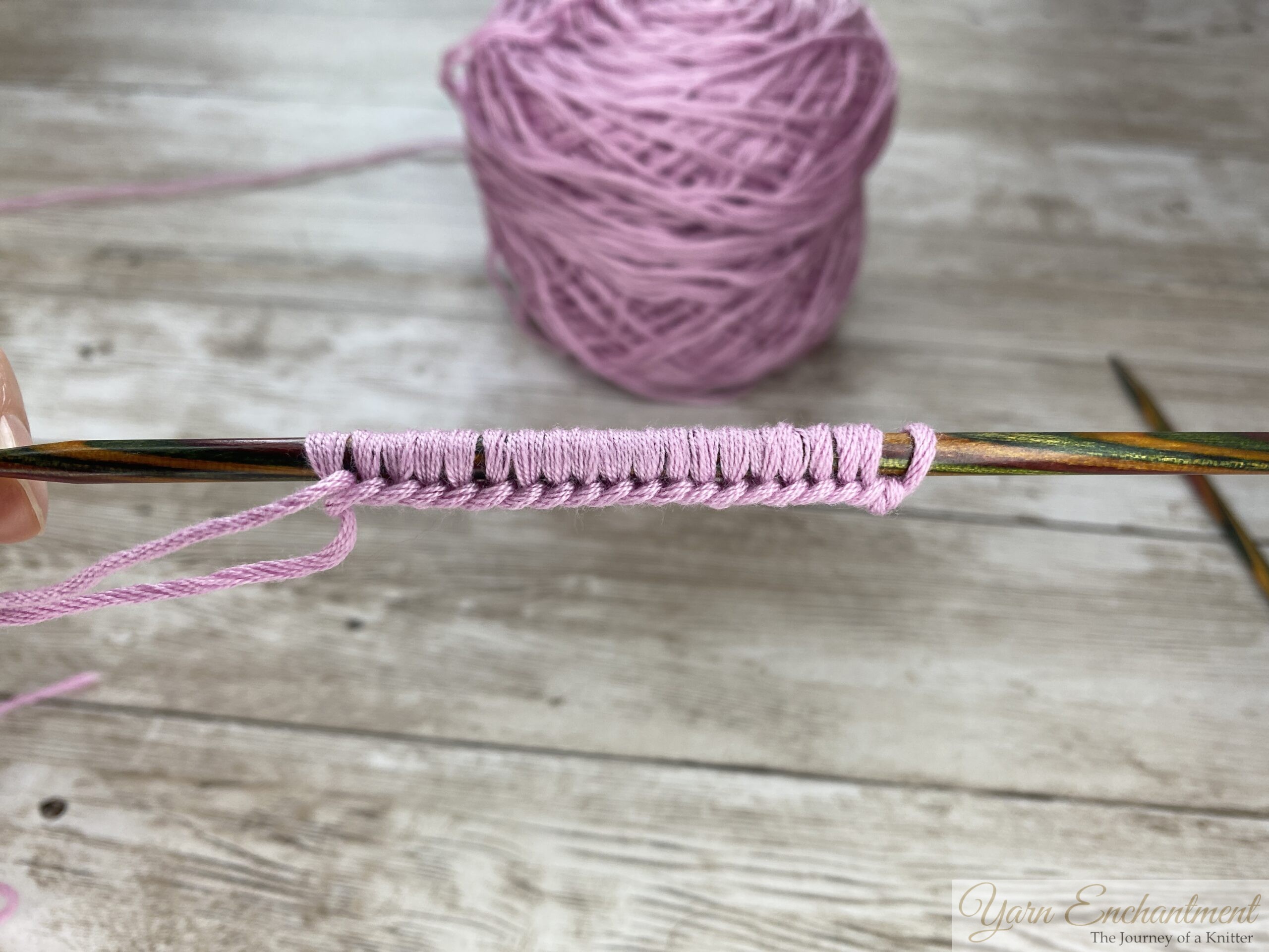 A picture from the finished long tail cast on, the right side